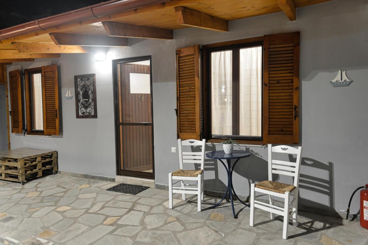 Waterfront Studio Nea Iraklitsa Apartamento Exterior foto
